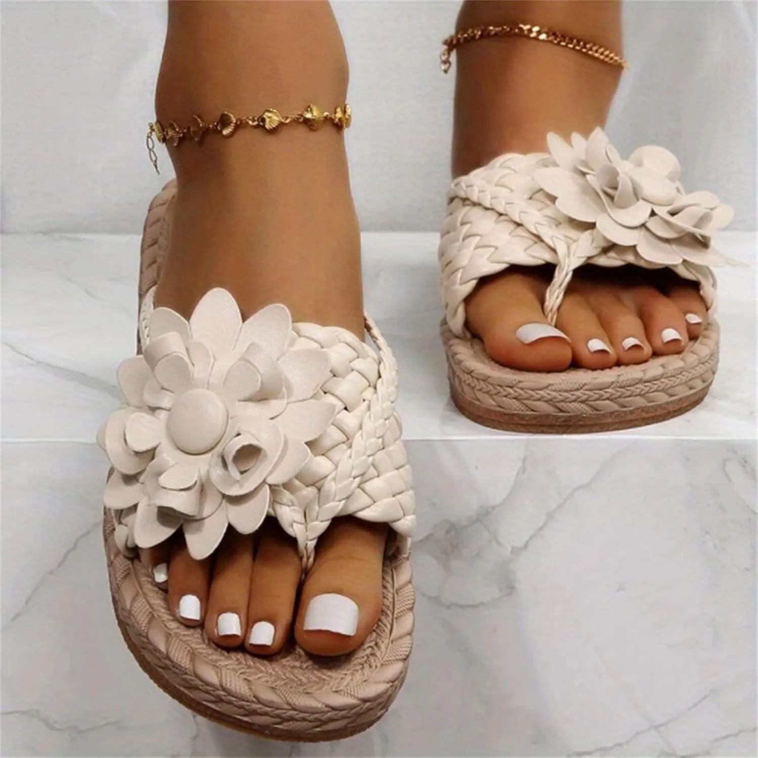 Braided Floral Pattern Sandal Straw Footbed Slide Sandals 3D Stereoscopic Floral Design Shoes Woven Slip On Flats Cute Flower Stylish Slides Detail Toe Post Sandal